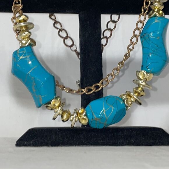 Chain necklace with chunky blue beads - Picture 3 of 6